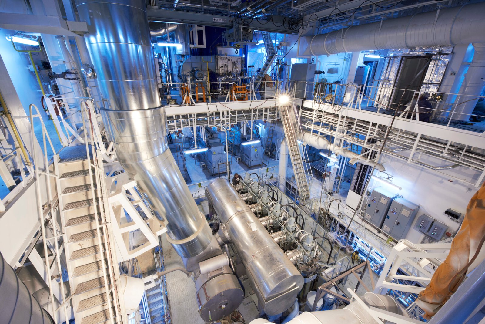 HVAC system design challenges and solutions for high ambient temperature and dusty regions