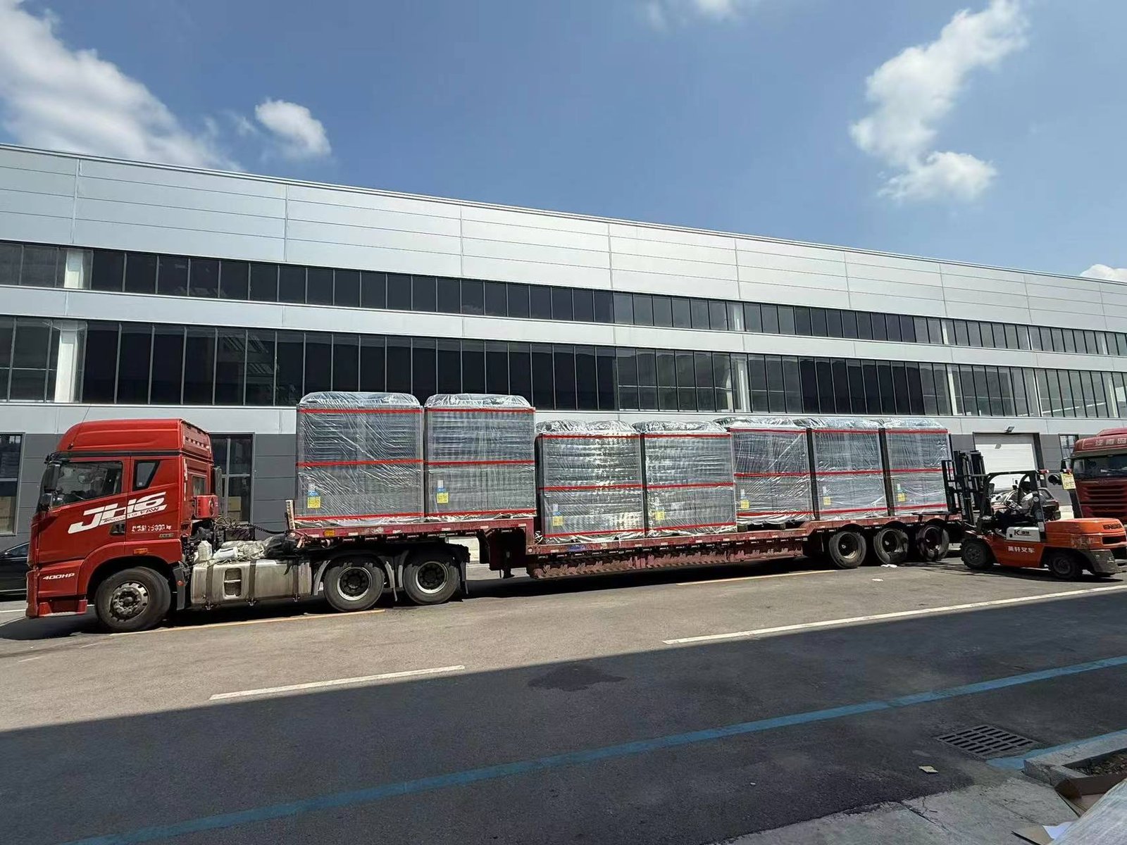 SXIN HVAC product range including heat pumps and chillers