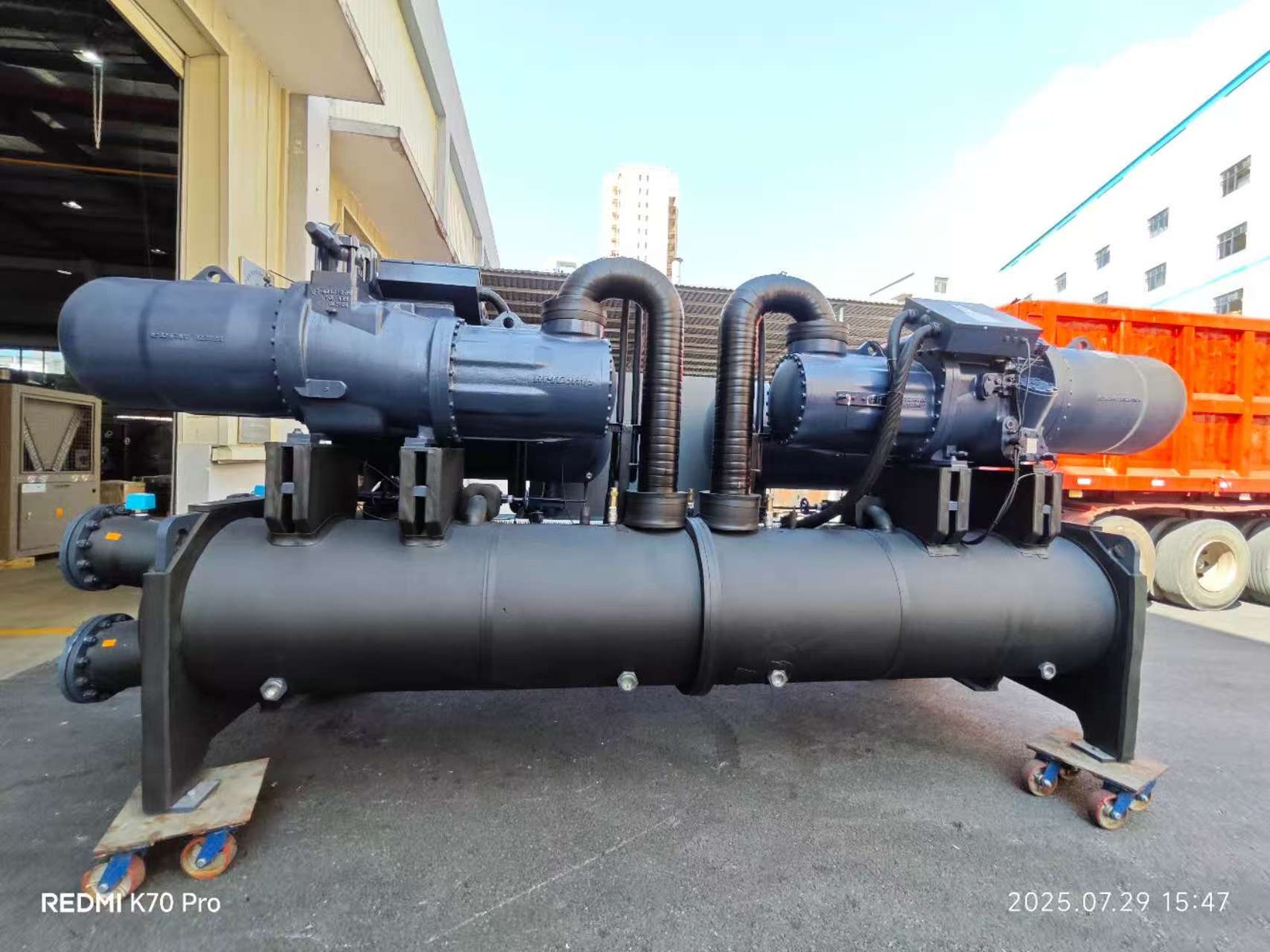 Water-cooled chiller system for industrial HVAC installation