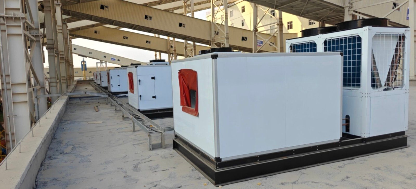 Ducted DX air conditioning system for pharmaceutical cleanroom air distribution